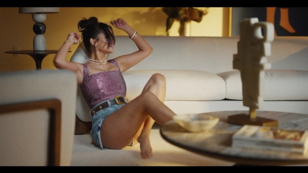 Selena Gomez releases her music video for “Single Soon”