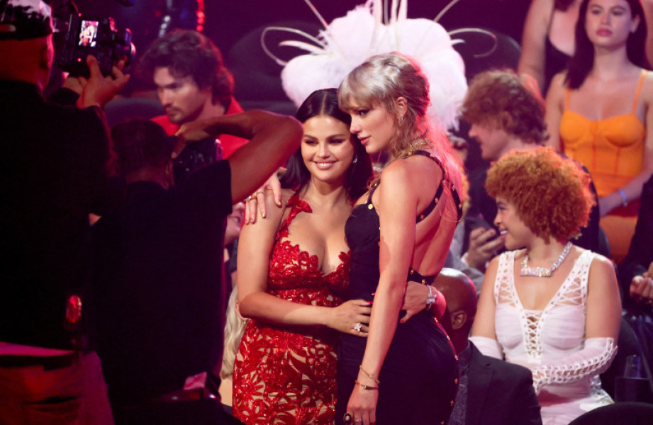 taylor swift, selena (2)