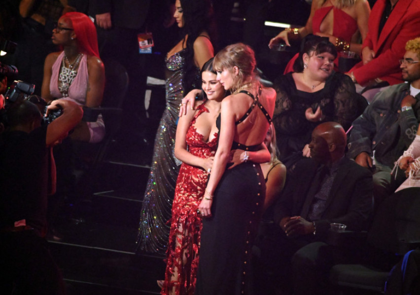 taylor swift, selena (3)