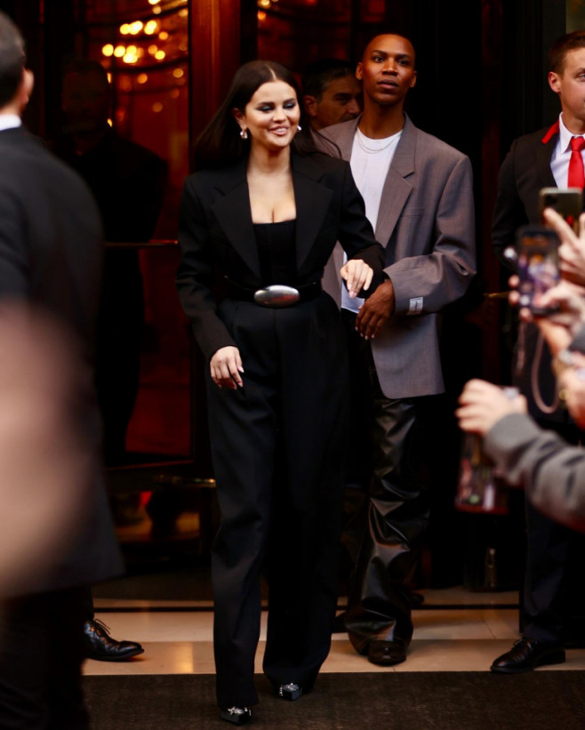 Selena Gomez Leaves Her Hotel In Paris