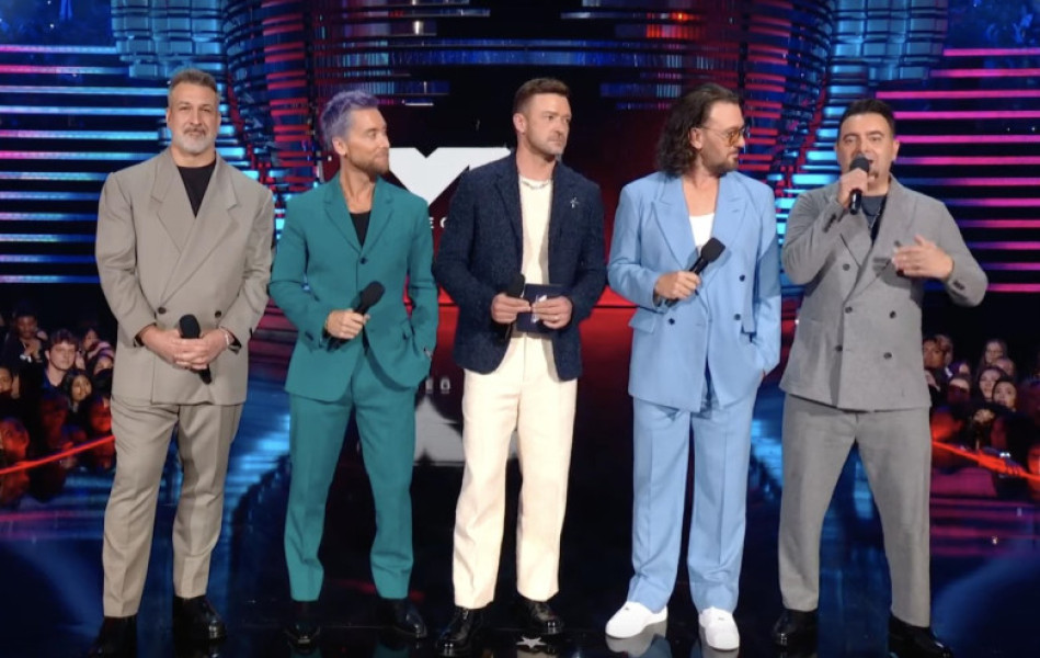 *NSYNC reunite at 2023 VMAs to present Taylor Swift with Best Pop Video - and friendship bracelets!