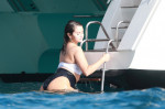 *PREMIUM-EXCLUSIVE* Three's Company! Selena Gomez rings in ANOTHER Holiday with good pals Brooklyn Beckham and Nicola Peltz. **WEB EMBARGO UNTIL 12:30 PM ET on January 3, 2023**