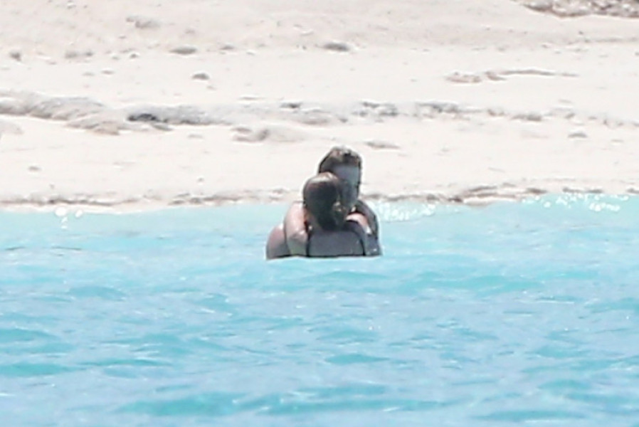 *PREMIUM-EXCLUSIVE* Taylor Swift and Joe Alwyn Break Up - Their last vacation together