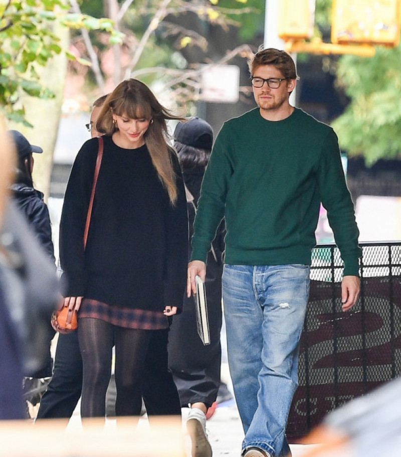 PREMIUM EXCLUSIVE: Taylor Swift and Joe Alwyn are Spotted on a Rare Outing in New York City