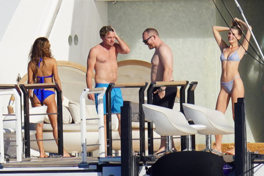 PREMIUM EXCLUSIVE: Leonardo DiCaprio surrounds himself with another bevy of beauties as he continues his winter vacation in St Barts