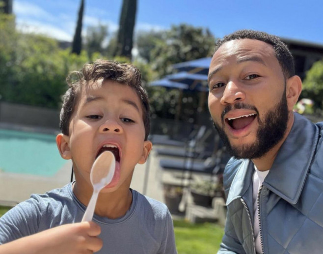 John Legend și fiul său/ Foto: Instagram