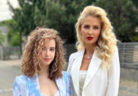 Fiica Andreei Bănică, frumoasă ca o păpușă la banchetul clasei a VIII-a. În roz din cap până-n picioare, Sofia a fost ca o Barbie