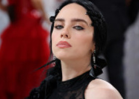 Billie Eilish spune că o relație cu un bărbat din zodia Gemeni a făcut-o să creadă în astrologie: „Pot să-i recunosc imediat”