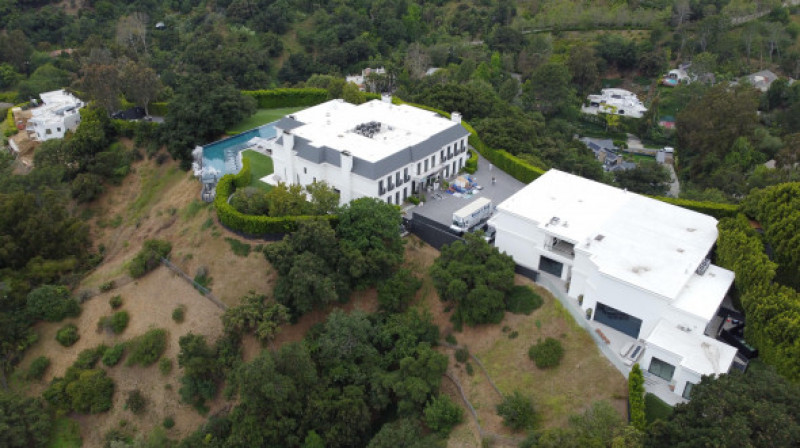 GENERAL VIEW: Jennifer Lopez and Ben Affleck New Home in Mansion in Beverly Hills, California.