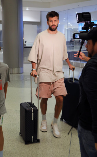 Gerard Piqué is Spotted Arriving to Miami International Airport After Announcing his Engagement to Clara Chia