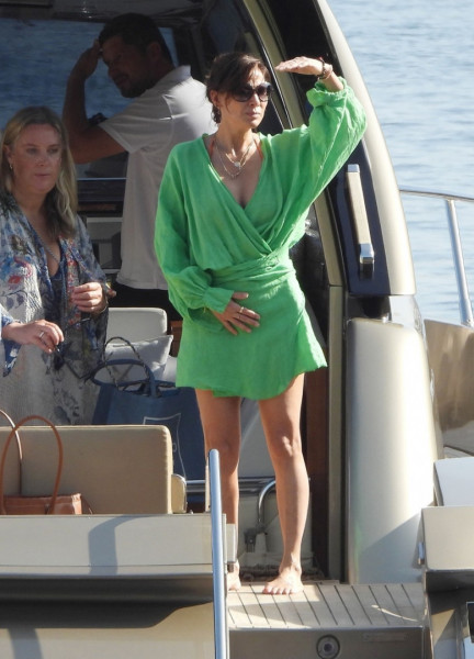 *PREMIUM-EXCLUSIVE* MUST CALL FOR PRICING BEFORE USAGE  - The Australian singer Natalie Imbruglia strips to her bikini as she shows off her alluring figure as she enjoys her Italian holiday with friends in Portofino.*PICTURES TAKEN ON 09/10/2023*