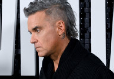 Robbie Williams, declarații emoționante despre părinții săi bolnavi și despre soacra lui: „Nu sunt pregătit să fiu adultul din familie”