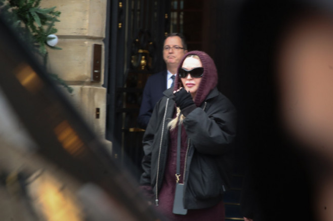 Madonna, apariție neașteptată pe străzile din Paris