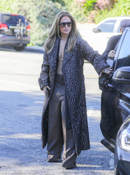 Jennifer Lopez playing with cleavage in Beverly Hills