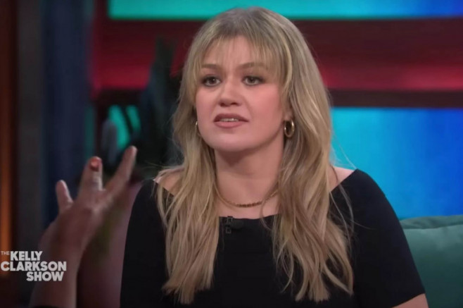 Kelly Clarkson Debuts New Wispy Bangs on The Kelly Clarkson Show