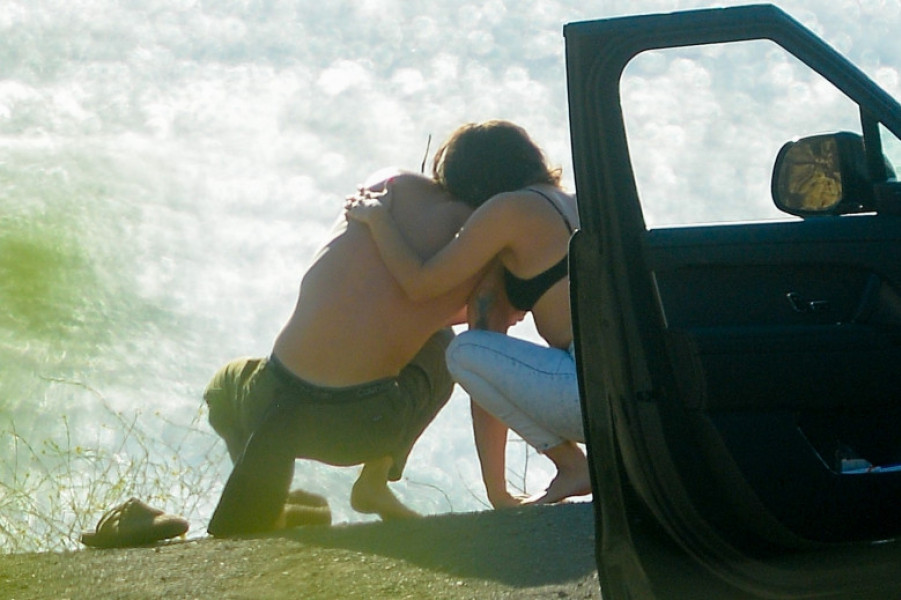 *PREMIUM-EXCLUSIVE* Shawn Mendes and new girlfriend share a scenic moment at Malibu overlook
