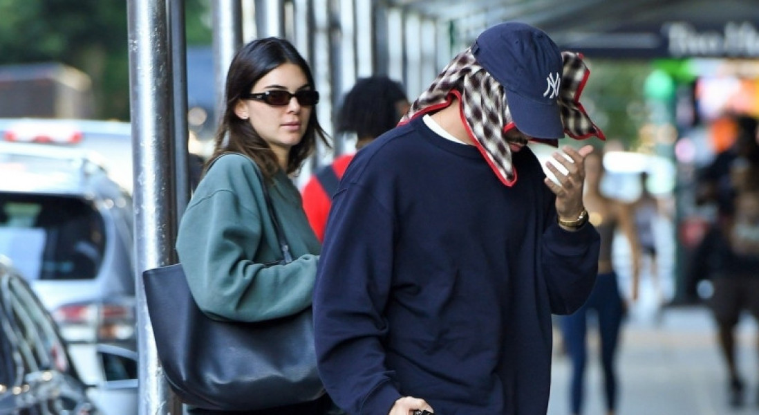*EXCLUSIVE* Kendall Jenner and Bad Bunny Keep it Cool and Casual While Roaming Manhattan Together!