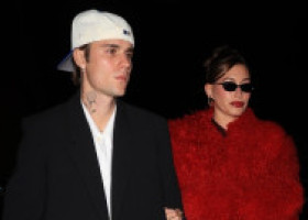 Diferit de imaginea cu care și-a obișnuit fanii. Justin Bieber, cu barba crescută și cu mustață. Artistul a lansat albumul Swag II