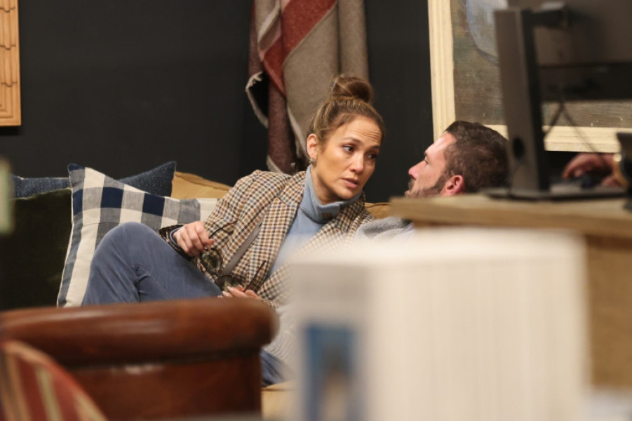 Jennifer Lopez and her husband Ben Affleck shopping in L.A