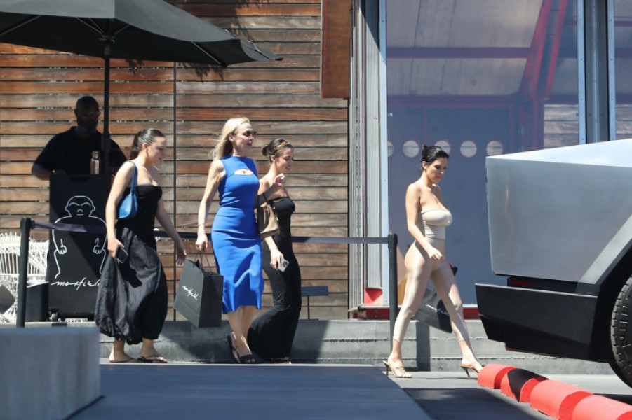 *EXCLUSIVE* Keeping Up With The Censoris! Bianca Censori is seen on rare outing with her sisters and mother shopping at Maxfield and Vivienne Westwood on Melrose Ave **WEB MUST CALL FOR PRICING**