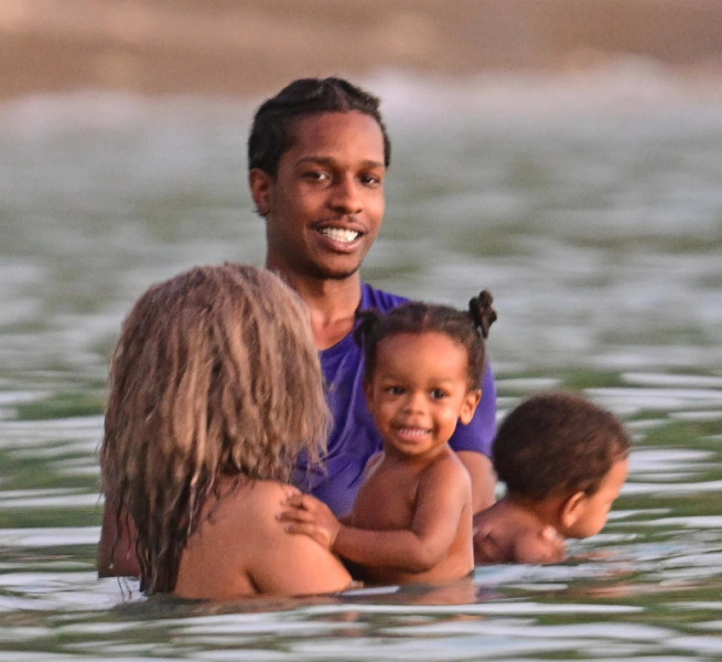 Rihanna și A$AP Rocky, împreună cu cei doi fii ai lor/ Profimedia