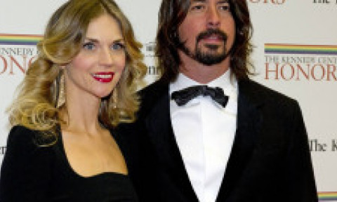 Dezvăluiri despre Dave Grohl, care și-a înșelat soția și a avut un copil: „Obiceiul de a flirta cu alte femei a rănit-o pe Jordyn”