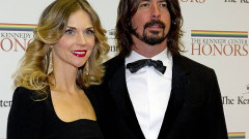 Dezvăluiri despre Dave Grohl, care și-a înșelat soția și a avut un copil: „Obiceiul de a flirta cu alte femei a rănit-o pe Jordyn”