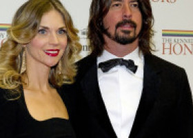 Dezvăluiri despre Dave Grohl, care și-a înșelat soția și a avut un copil: „Obiceiul de a flirta cu alte femei a rănit-o pe Jordyn”