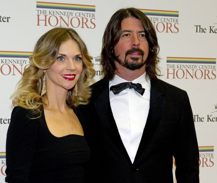 Foo Fighters guitarist Dave Grohl and his wife Jordyn arrive for the formal Artist s Dinner honoring the recipients of t