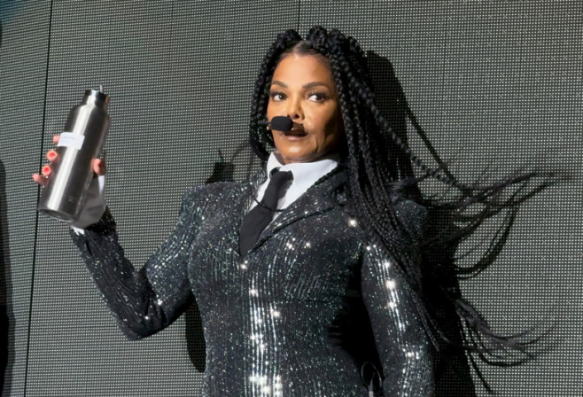 Janet Jackson Mesmerizes Fans with Spectacular Performance on Together Again Tour!