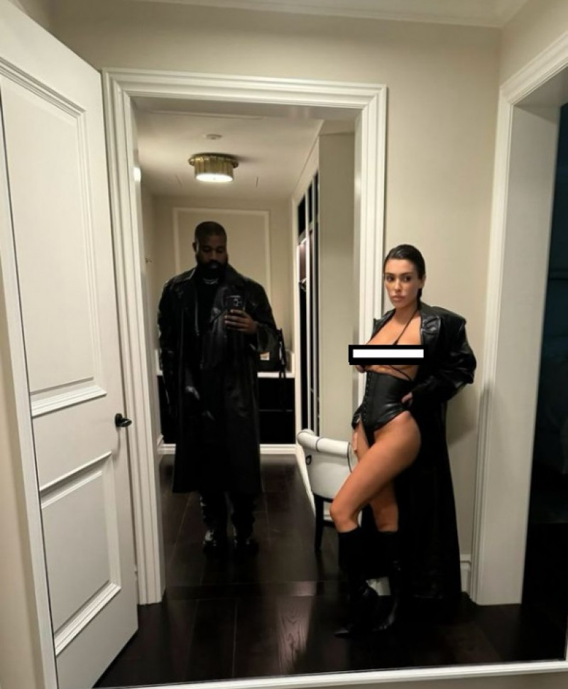 Kanye West, alături de soția lui, Bianca Censori