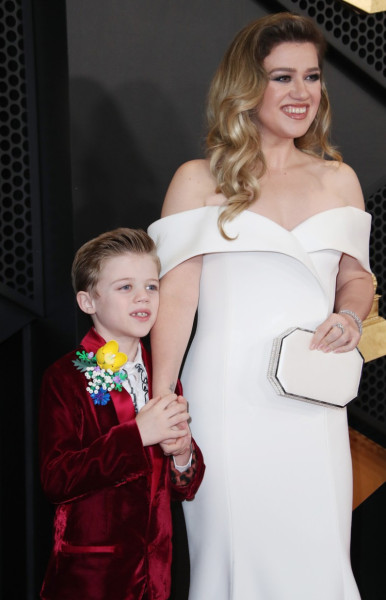 Kelly Clarkson, la decernarea premiilor Grammy 2024, alături de fiul ei / Profimedia Images