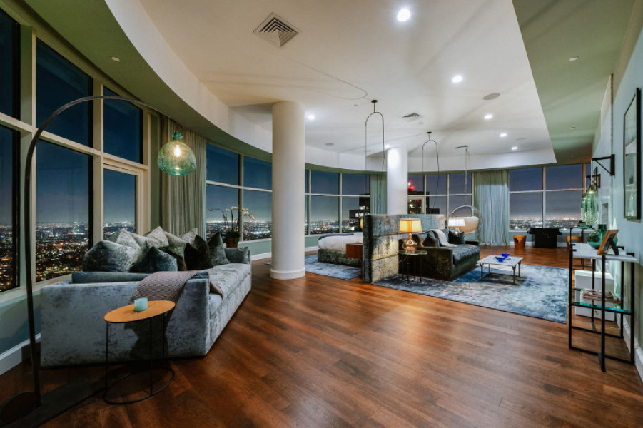 EXCLUSIVE: *PREMIUM RATES* Rihanna buys $21 million mansion in the sky LA penthouse