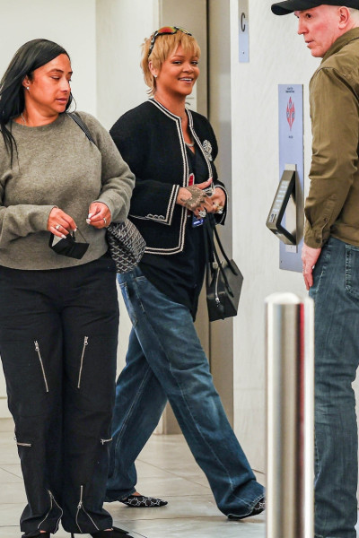 *PREMIUM-EXCLUSIVE* Rihanna steps out with new hairstyle while heading to a meeting in Santa Monica!
