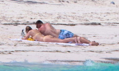 Taylor Swift, în costum de baie în Bahamas, în vacanță romantică alături de iubit. O noapte de cazare, 15.000 de dolari
