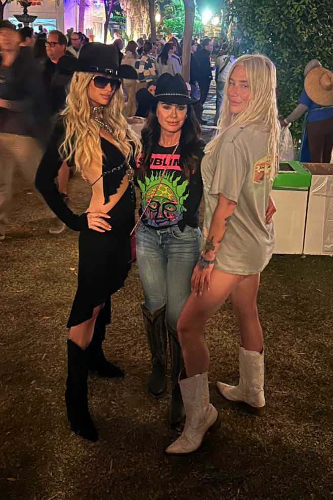 Paris Hilton, Kesha, and Kyle Richards are having a blast at Coachella - Day 2