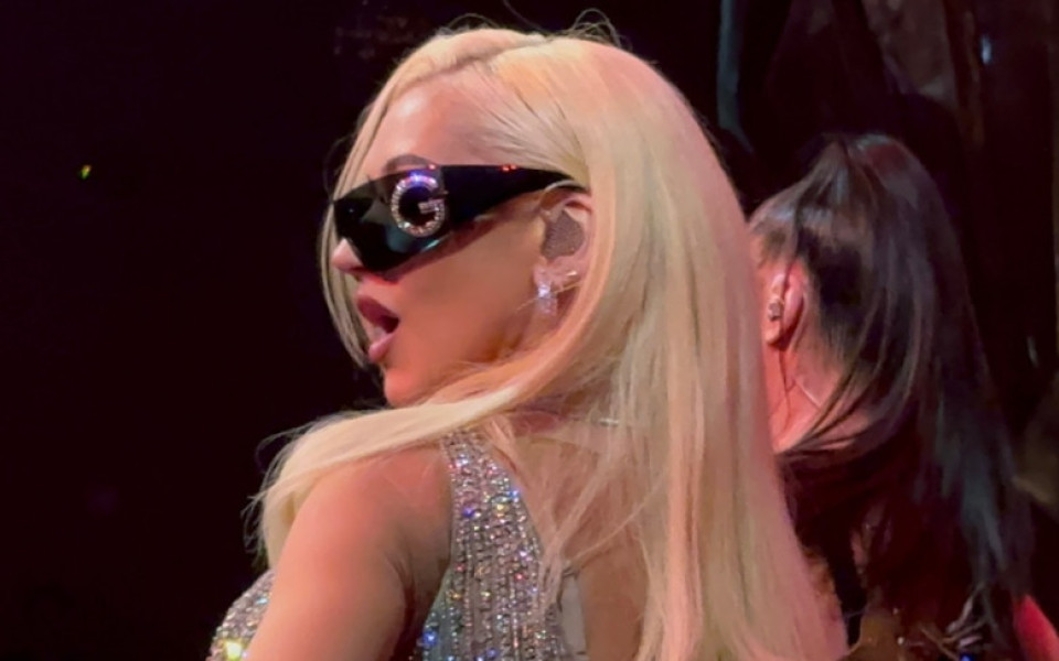 Christina Aguilera performs like a true pop star at The Voltaire in Las Vegas