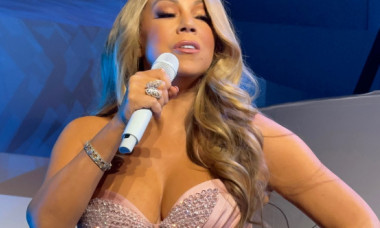 Mariah Carey, în cea mai scurtă rochie, pe tocuri, în Vegas. Artista a împlinit recent 55 de ani și e în formă maximă