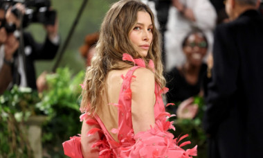 Jessica Biel, răvășitoare la MET Gala, într-o rochie cu un decolteu amplu. Ce a făcut soția lui Justin Timberlake înainte de eveniment