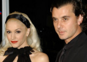 Fostul soț al lui Gwen Stefani și-a făcut o iubită care pare geamănă artistei. Xhoana X, pozată în costum de baie în Mexic