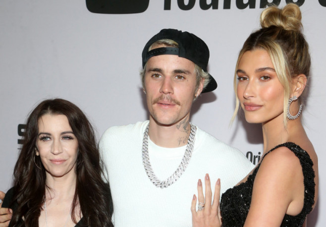 Pattie Mallette, împreună cu Justin și Hailey Bieber/ Profimedia