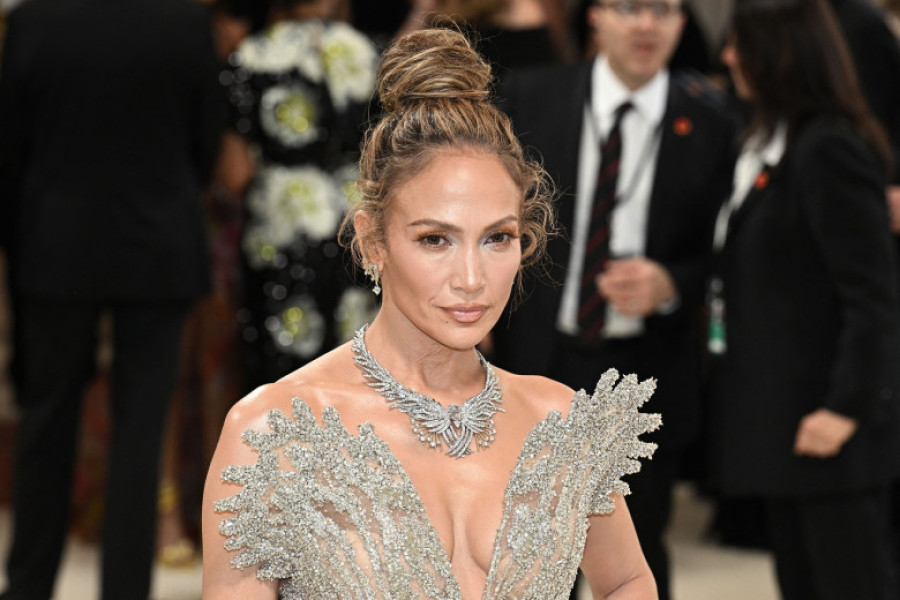 Jennifer Lopez la Met Gala 2024