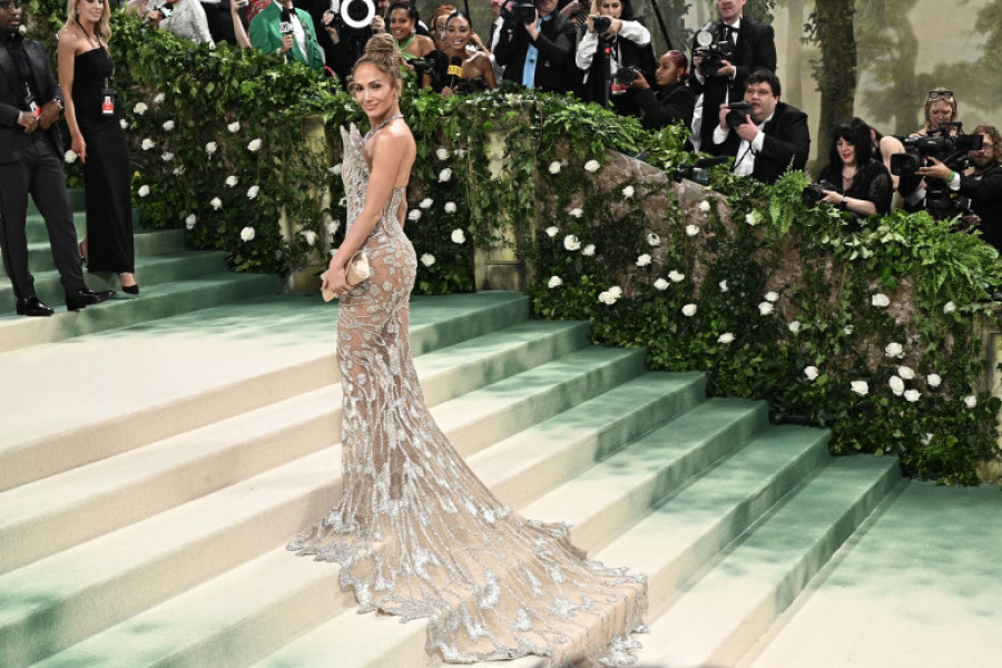 Jennifer Lopez la Met Gala 2024