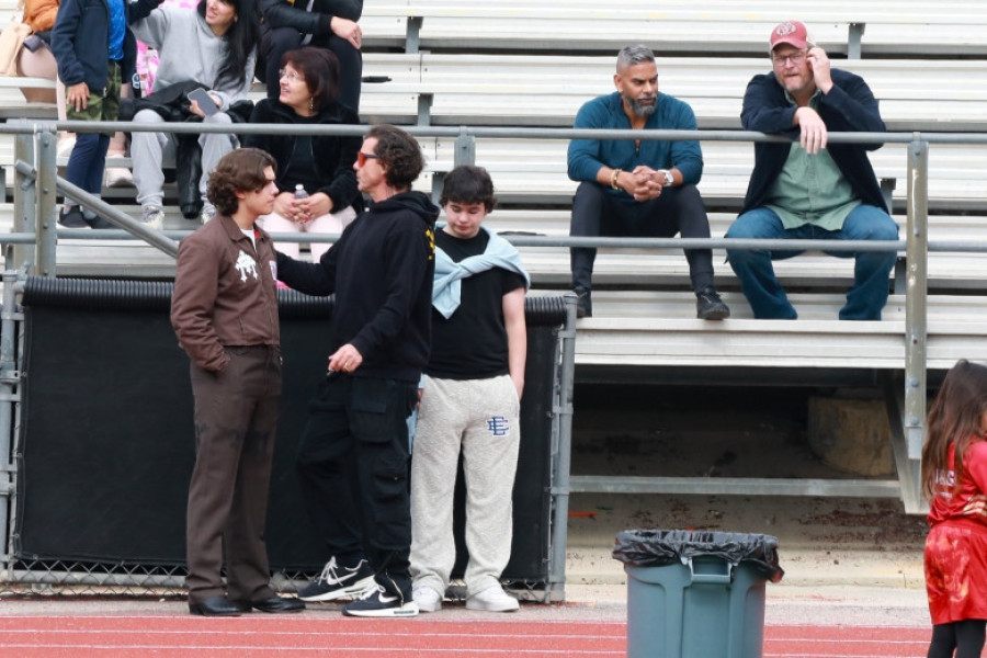 *EXCLUSIVE* Blake Shelton and Gavin Rossdale attend Apollo's flag football game together!