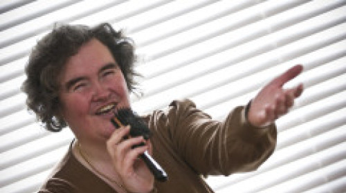 Cum arată Susan Boyle la 63 de ani. Femeia care a impresionat o lume întreagă în 2009 și a devenit un star mondial, ca o divă la o gală