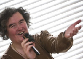 Cum arată Susan Boyle la 63 de ani. Femeia care a impresionat o lume întreagă în 2009 și a devenit un star mondial, ca o divă la o gală