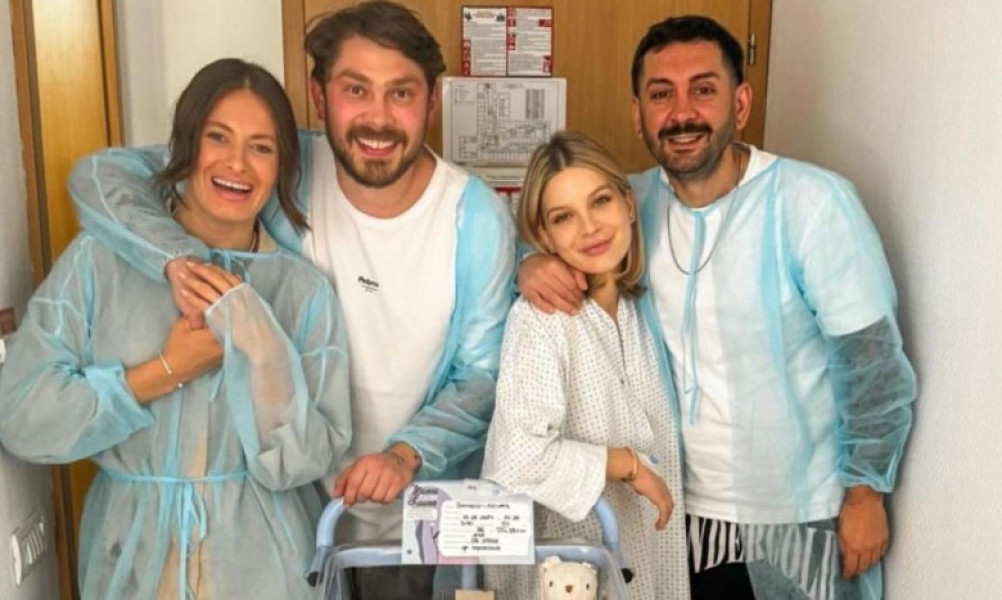 Ana Baniciu, în spital după ce a născut, alături de Edy Kovacs, Raluka și Mahony/ Foto: Instagram