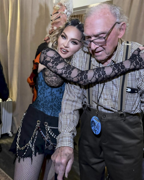 Madonna și tatăl ei