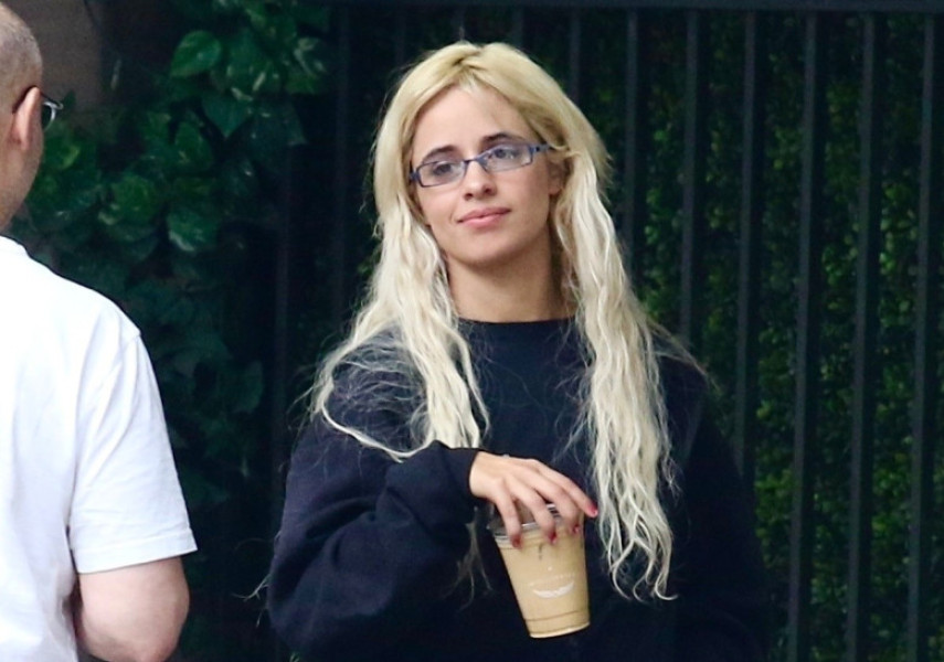 Camila Cabello, într-o zi obișnuită, fără machiaj/ Profimedia