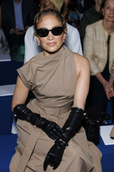 Jennifer Lopez attends CHRISTIAN DIOR Haute Couture Fall/Winter 2024-2025 Runway during Paris Haute Couture Fashion Week on June 2024 - Paris, France 24/06/2024